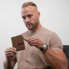 Klasyczny portfel męski skórzany brąz z zapięciem pionowy Leo 3397 (12).jpg