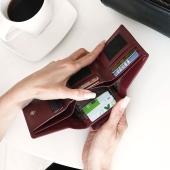 Kochmanski damski portfel bordowy skórzany mały na zatrzask z ochroną RFID 3630 (9).JPG
