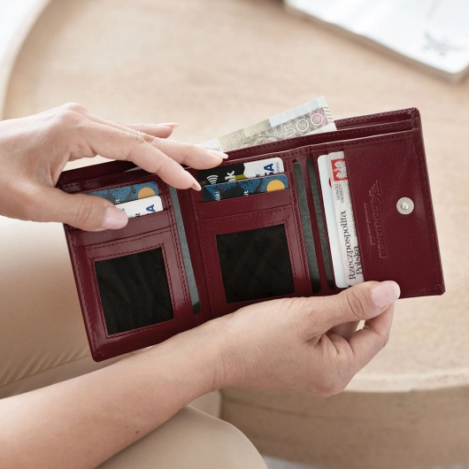 Kochmanski damski portfel bordowy skórzany mały na zatrzask z ochroną RFID 3630 (23).jpg