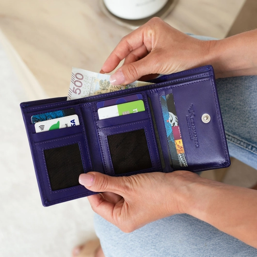 Kochmanski damski portfel fioletowy skórzany mały na zatrzask z ochroną RFID 3631 (6).jpg