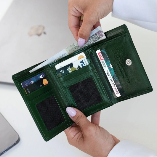 Kochmanski damski portfel zielony skórzany mały na zatrzask z ochroną RFID 3632 (6).jpg