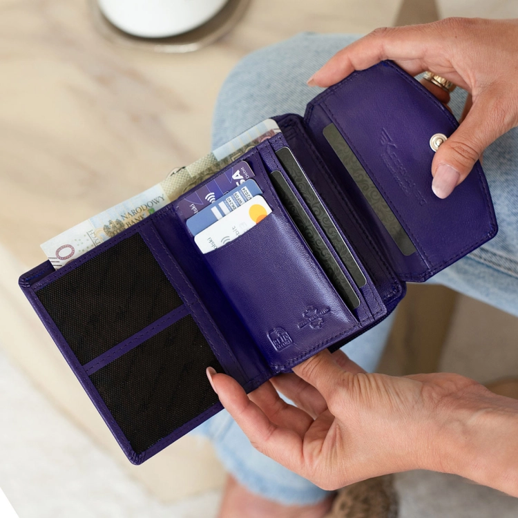 Kochmanski damski portfel fioletowy skórzany zasuwany na zamek RFID 3661 (6).jpg