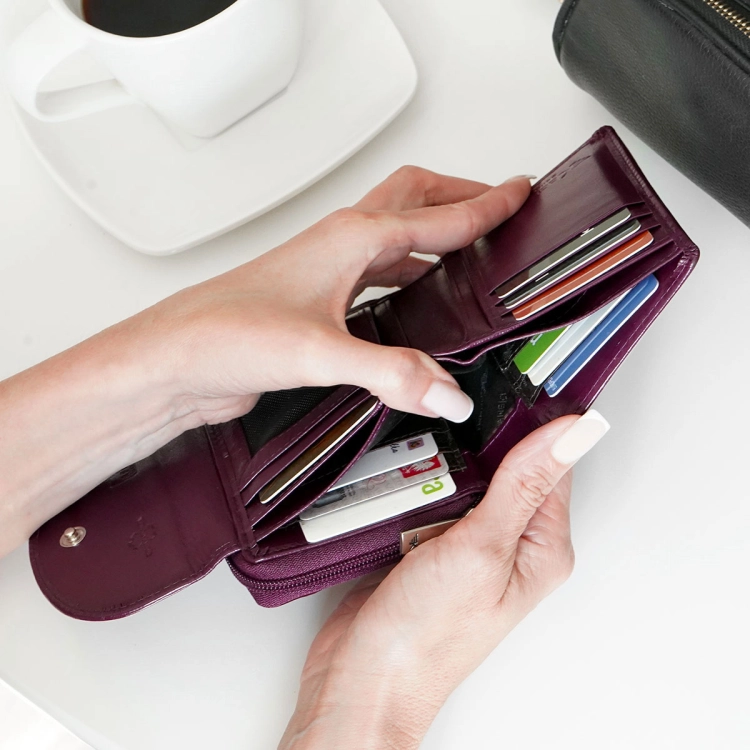 Kochmanski portfel damski skórzany śliwkowy na zamek portmonetka RFID  3669 (10).JPG