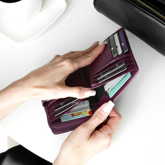 Kochmanski portfel damski średni śliwkowy skórzany na zamek RFID 3709 (10).JPG