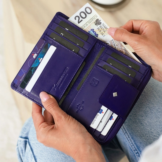 Kochmanski portfel damski średni fiolet skórzany na zamek RFID 3711 (6).jpg