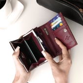 Kochmanski damski portfel bordowy skórzany mały na zatrzask z ochroną RFID Ruby 3630 (22).JPG