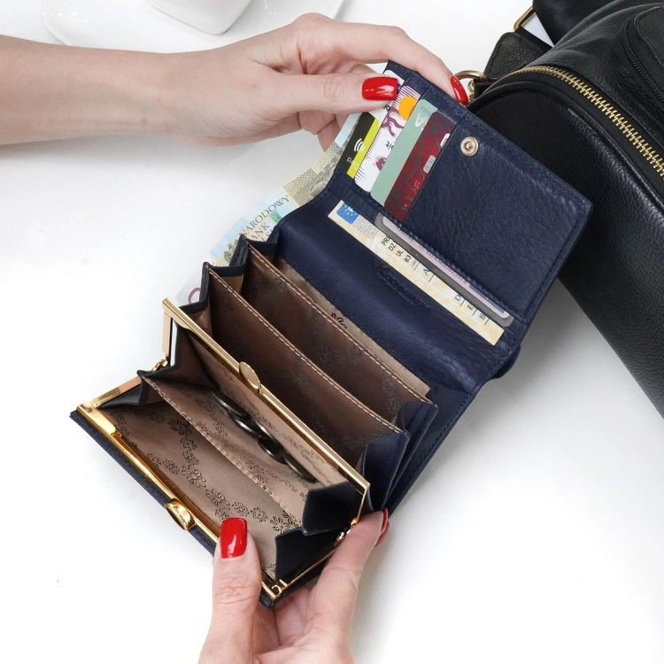 Skórzany portfel damski granatowy saffiano skóra naturalna rfid Kochmanski 3758 (9).jpg
